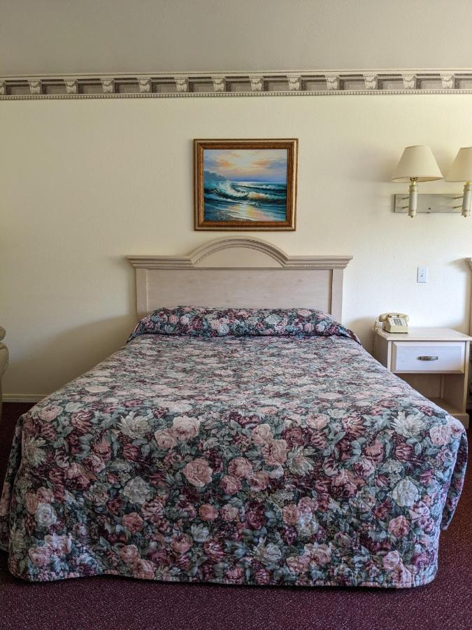 Lighthouse Inn Кресент-Сити Экстерьер фото