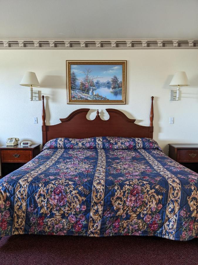 Lighthouse Inn Кресент-Сити Экстерьер фото