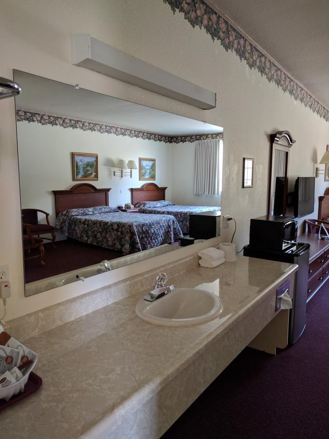 Lighthouse Inn Кресент-Сити Экстерьер фото